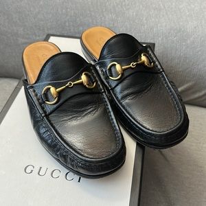 slipper with our symbolic gold-tone Horsebit detail.6 1/2 for men’s